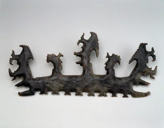 Zeremonialer Feuerstein mit Gott K und zwei Herren in einem monsterköpfigen Kanu, Guatemala, Späte Klassik, 550-800